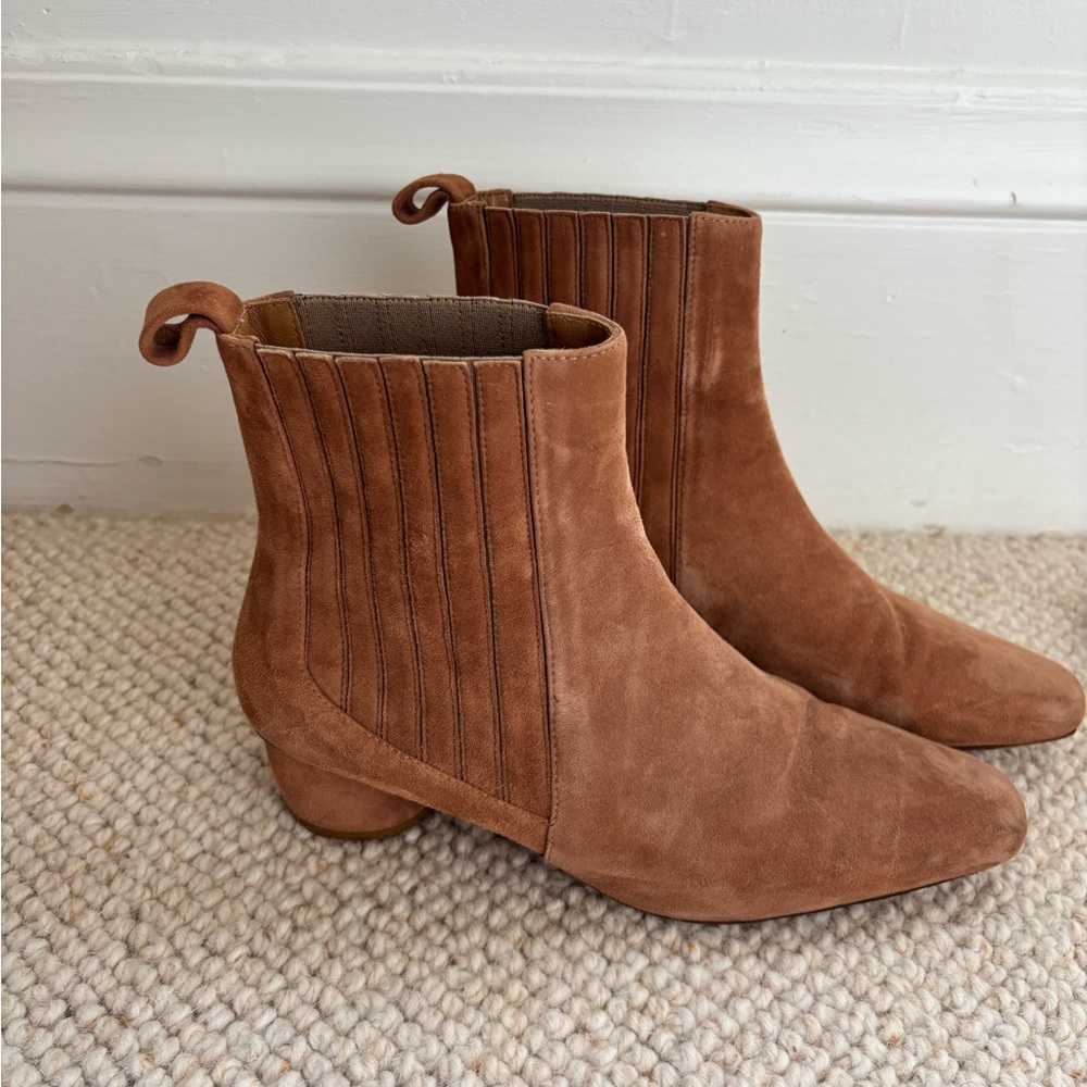 LOQ Suede Ankle Boots
